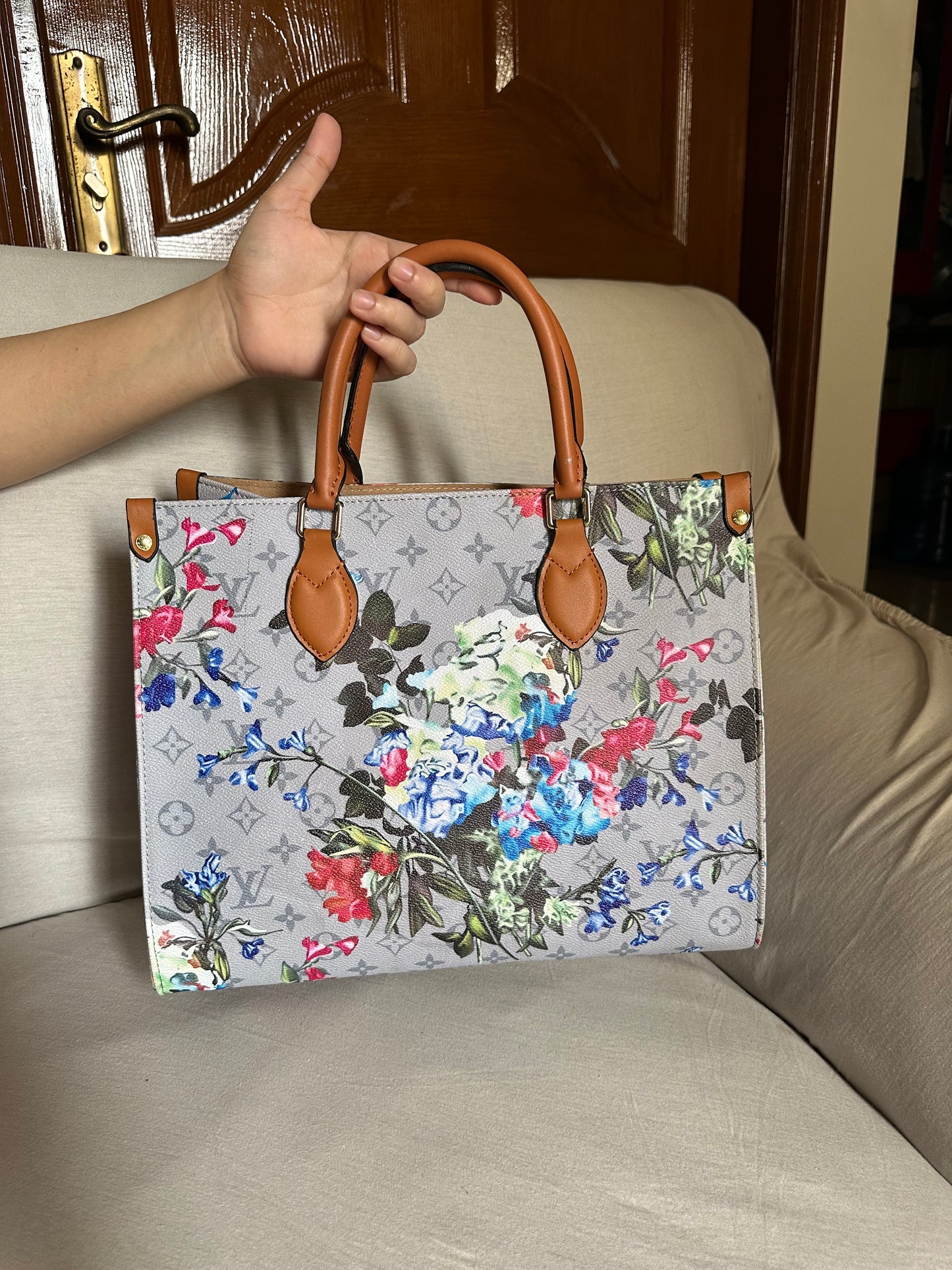 LV famous brand ( sale )